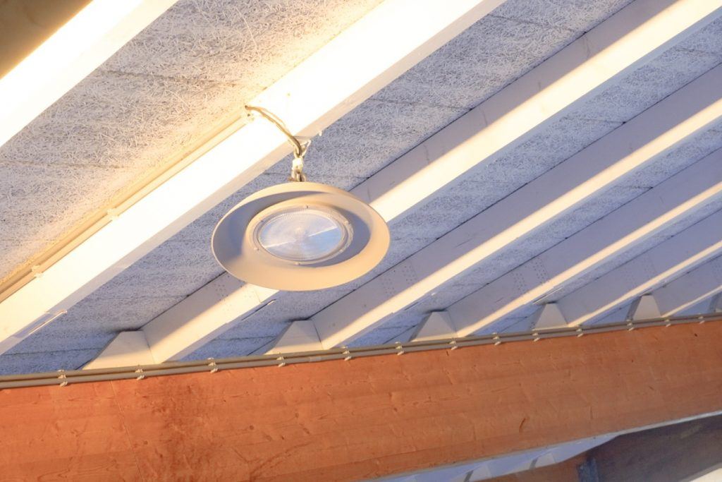 Wedstrijdbad met Hi-Bay verlichting