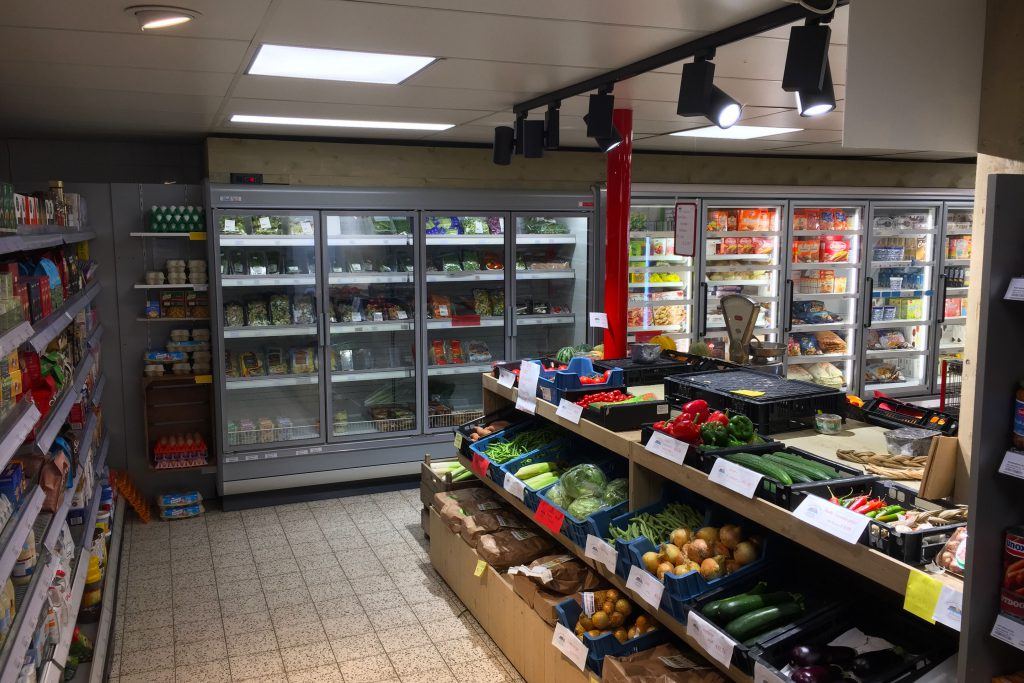 Groente-afdeling van Telintels Streeksuper onder SmiLED tracklights